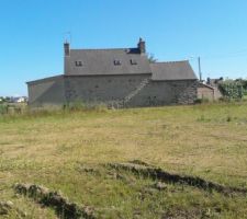 Terrain avant le d&eacute;but des travaux (sous un beau soleil breton)