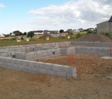 Sur-élévation de la maison à l'aide de 3 rangs d'agglos