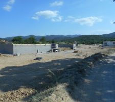 Pose des r&eacute;seaux &eacute;lectriques, Telecom et mur de parpaing (cl&ocirc;ture)