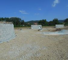 Pose des r&eacute;seaux &eacute;lectriques, Telecom et mur de parpaing (cl&ocirc;ture)