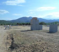 Pose des r&eacute;seaux &eacute;lectriques, Telecom et mur de parpaing (cl&ocirc;ture)