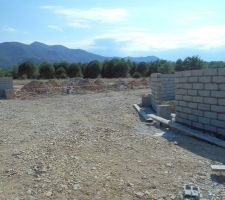 Pose des r&eacute;seaux &eacute;lectriques, Telecom et mur de parpaing (cl&ocirc;ture)