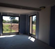 Cloisons de la salle à manger en place.