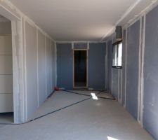 Cloisons de la cuisine en place.