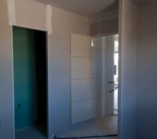 Cloisons de la chambre parental avec salle de bain.