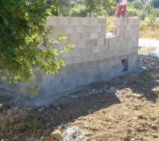 Montage du rdc avec parpaing de 25cm de haut coll&eacute; en joint mince