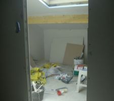 Porte du dressing donnant sur la chambre parentale