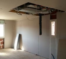 Clim dans le plafond du rez de chaussée car pas de place dans la charpente.