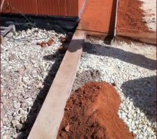 à gauche de la bande d'arrêt, ce sera une terrasse en bois