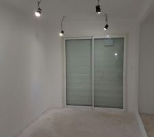 Peinture en cours. Un grand travail effectu&eacute; depuis plus que 2 semaines