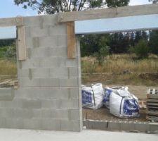 Vu de l'interieur 11 parpaing de haut coll&eacute;s en joint mince