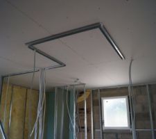 Délimitations plafond de la SDB et placard entrée