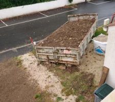 Et voilà 10m3 de terre partie, reste à creuser 20m3 enfin c'est mon mari qui va creuser lol