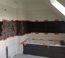 Salle de bain étage : joints en cours