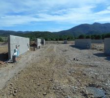 Suite pose r&eacute;seaux &eacute;lectrique, et Telecom et ose des murs en parpaing