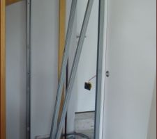 Début aménagement placard sous escalier bois