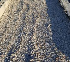Passage de la pilonneuse tous les 20cm de gravier