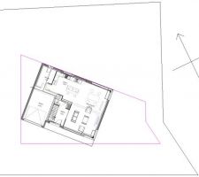 Nous avons essayé de trouver l'orientation la plus favorable pour obtenir un maximum de soleil dans le salon / salle à manger (situé à droite du plan).
