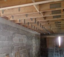 Mise en place suspentes plafond et isolation