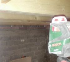 Mise en place suspentes plafond et isolation