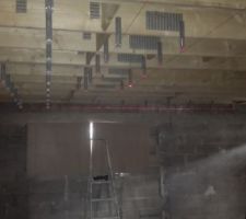 Mise en place suspentes plafond et isolation