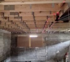 Mise en place suspentes plafond et isolation