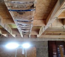 Mise en place suspentes plafond et isolation
