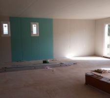 Pause du Placo sur les murs, prochaine &eacute;tape les cloisons interieurs