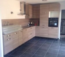 Cuisine presque achevée. Manque l'évacuation de l'évier.