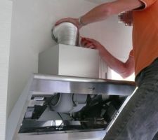 Aide de Pierre : montage de la hotte