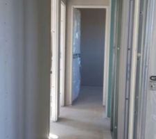 Le couloir cot&eacute; "enfants"