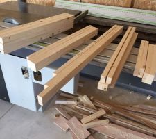 Débit des chutes de poutre en lamellé collé pour fabriquer les meubles de l'atelier