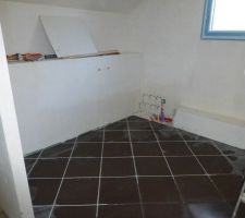 Salle de bain de l'étage en cours de finition