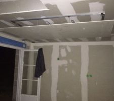 Structure faux plafond, plaque inferieur posée