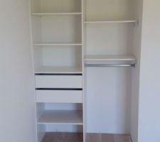 Aménagement de placard dans une chambre enfant