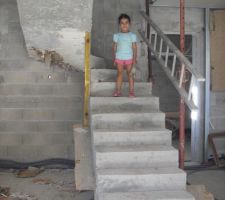 Test de l'escalier qui &agrave; l'air de tenir !!!