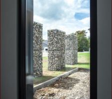 Gabions 6X 100/100/50 (vue depuis le hall d'entrée)