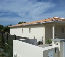 Installation des brise vue en attendant la pousse des arbres