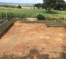 Tra&ccedil;age au sol par le ma&ccedil;on