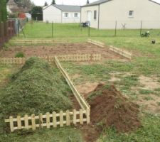 Barrière pour potager avec composte