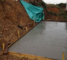 Petite terrasse " faites maison " avec des copains 30 m2 et pas chère (prix du béton uniquement)