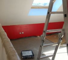 Peinture rouge dans la mezzanine !