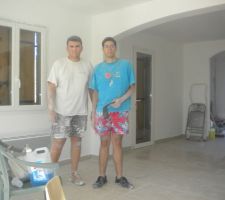 Merci à mes deux étudiants pour le ponçage, la sous couche et la première couche de peinture.