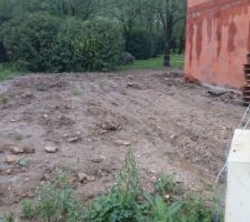 Bonjour, alors nous sommes propri&eacute;taires depuis environsl 1 mois et &agrave; pr&eacute;sent,  nous avons eu notre rdv de mise au point technique avec le directeur lui-m&ecirc;me des Maisons Barbey Maillard,  Monsieur Barbey en personne!
Rdv ayant ppur but de se mettre au point sur ce qui va &ecirc;tre fait,  les d&eacute;tails, les derni&egrave;res modifications &agrave; apporter, l'emplacement des lumi&egrave;res, prises, les options prises ou pas. A l'issue de se rdv, plus rien de peut &ecirc;tre modifi&eacute;.
Nous d&eacute;cidons de prendre l'option des fen&ecirc;tres oscillo battantes (super pratique de notre petite exp&eacute;rience) et &eacute;galement l'option de la terrasse "bunker" comme il nous a dit, c'est &agrave; dire une terrasse sur les fondations prolong&eacute;es de la maison, afin qu'elle soit stable et ne bouge jamais, et pour l'&eacute;ventuel rajout d'une v&eacute;randa par nous o&ugrave; les prochains propri&eacute;taires. 
Nous refusons le conduit de chemin&eacute;e pour un jour peut-&ecirc;tre un po&ecirc;le dans le salon.
&Agrave; l'issue nous nous sommes rendu chez SELONI dans Paris,