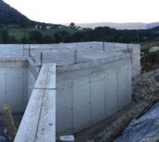 Elevation du rez: Dalle  coul&eacute;e