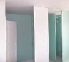 Dans la chambre des parents, cloison dressing et sdb parentale