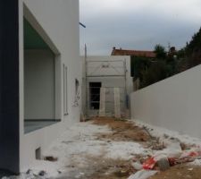 Voilà toutes la façade ainsi que la clôture sont fini