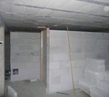 Construction d'une piece dans le sous-sol pour rangement