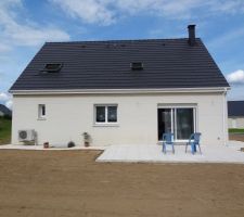 Terrasse + tour de maison en cailloux