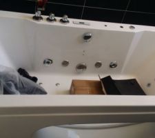 Notre baignoire balnéothérapie qui n'ai pas encore poser